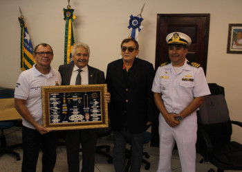 Elmano Férrer participa de inauguração na Capitania dos Portos em Parnaíba